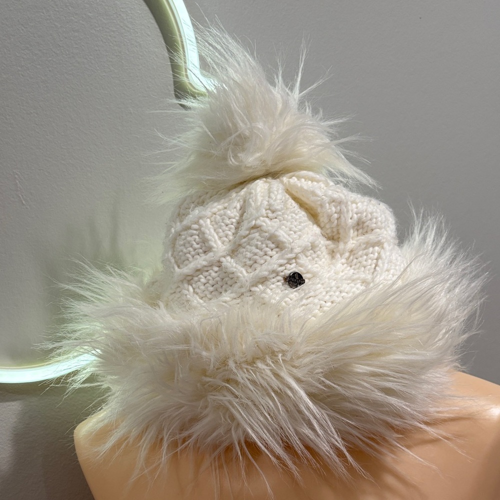 Cozy White Knit Hat with Faux Fur Pom